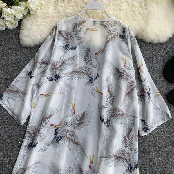 Modern női pareo fehér színben, mintával