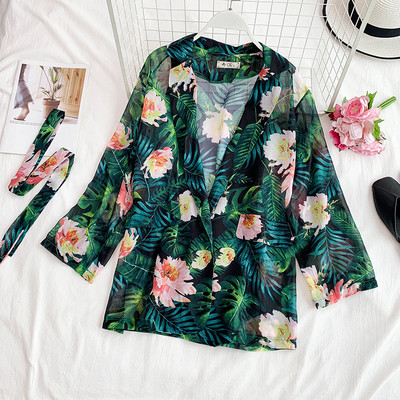 Пролетно дамско сако с флорални мотиви и колан