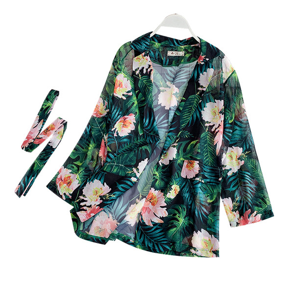 Női tavaszi kabát virágos motívumokkal és övvel