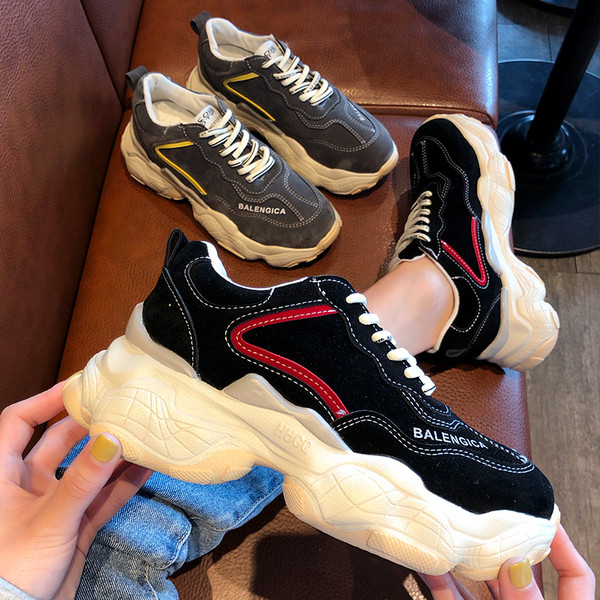 Aktuális női tornacipő két színben durva talppal