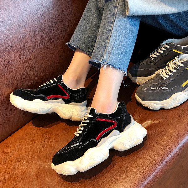 Aktuális női tornacipő két színben durva talppal