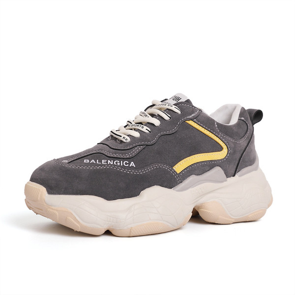 Aktuális női tornacipő két színben durva talppal