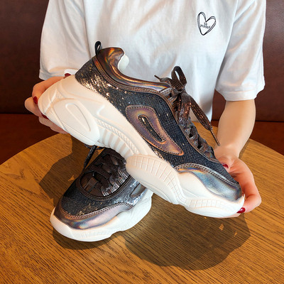 Aktuális női tornacipő három színben, magas talppal