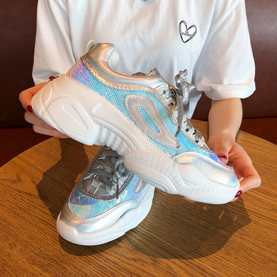 Aktuális női tornacipő három színben, magas talppal