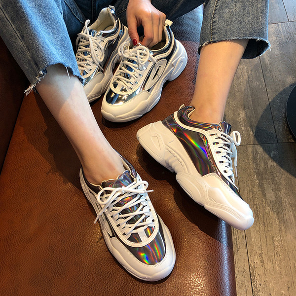 Női modern tornacipő két színben durva talppal