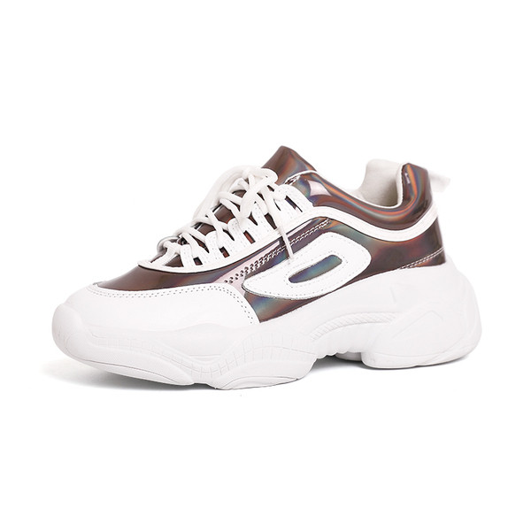 Női modern tornacipő két színben durva talppal