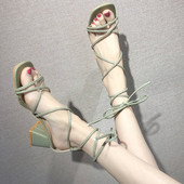 Női magas sarkú cipő három színben fűzős