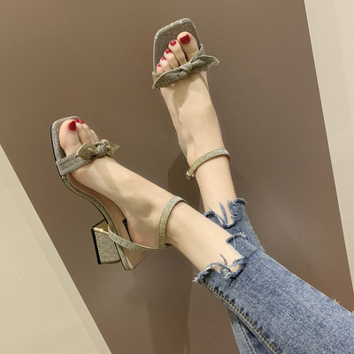 Aktuális női magassarkú szandál két modellben