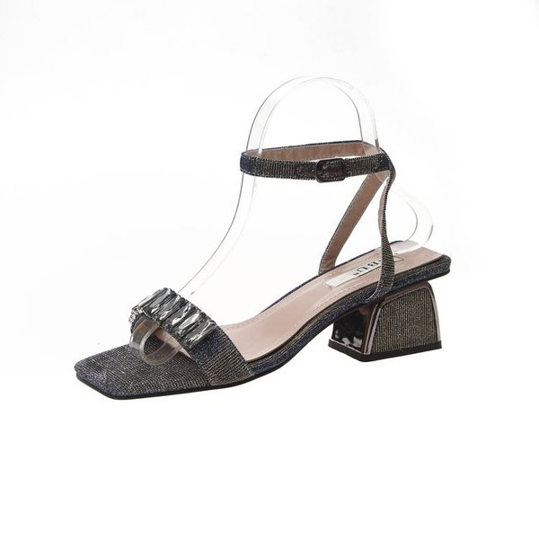 Aktuális női magassarkú szandál két modellben