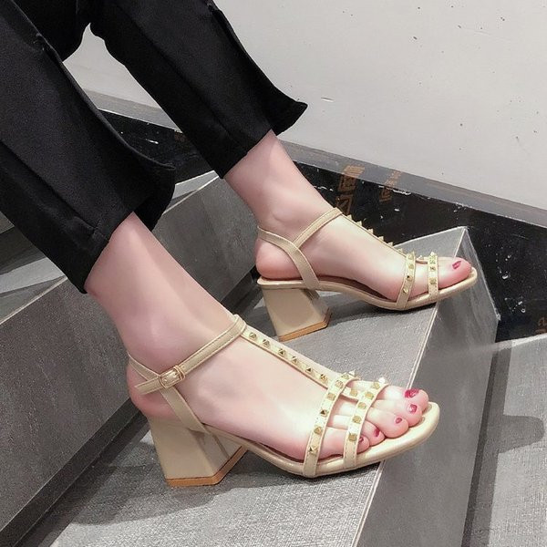 Női magassarkú szandál ok eco bőr három színben fűzőlyukkal