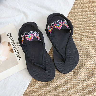 Női alkalmi szandál lapos talppal, fekete és piros színben