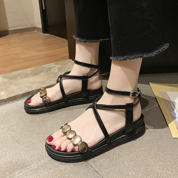 Női alkalmi szandál lapos talppal, fekete és bézs színben