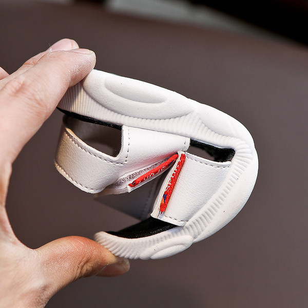 Modern, öko bőrből készült gyerekszandál három színben - fiúknak