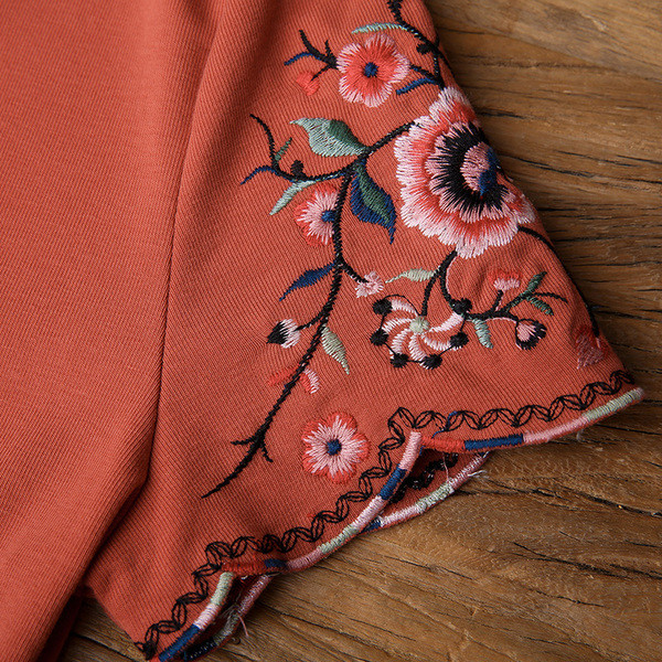 Stílusos női blúz narancssárga hímzéssel