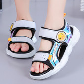 Alkalmi gyerekszandál fiúknak két színben felirattal