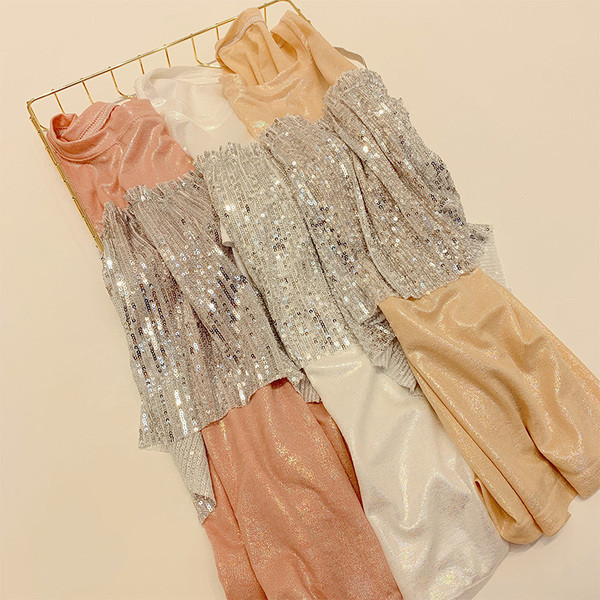 Aktuális női póló flitterekkel több színben