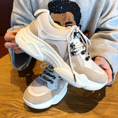 Alkalmi női tornacipő fehér színben, vastag talppal és fűzővel