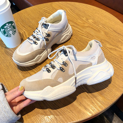 Alkalmi női tornacipő fehér színben, vastag talppal és fűzővel