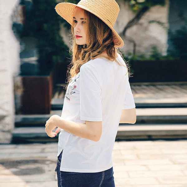 Nyári, fehér színű, rövid ujjú női póló