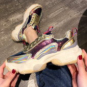 Modern női tornacipő flitterekkel, két színben