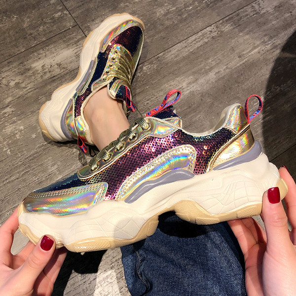 Modern női tornacipő flitterekkel, két színben