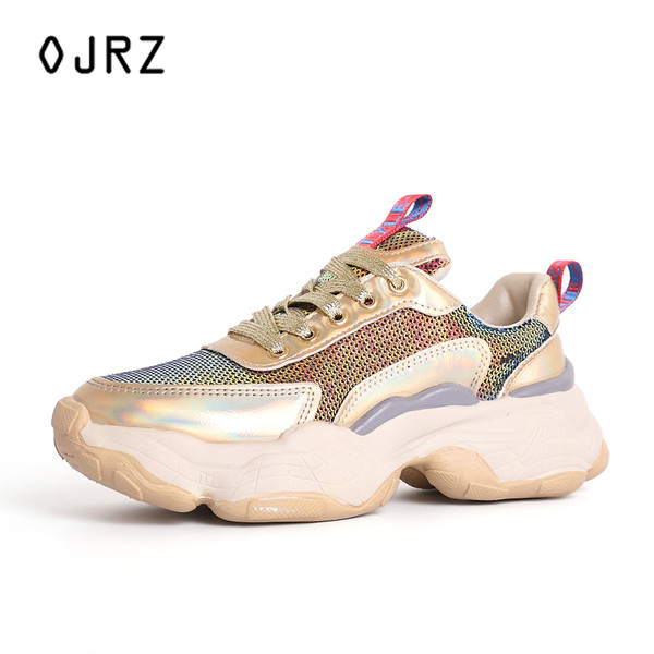 Modern női tornacipő flitterekkel, két színben