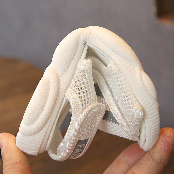 Alkalmi gyerekszandál három színben fiúknak és lányoknak