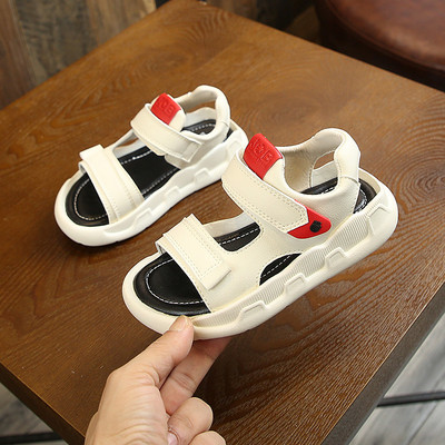 Modern gyerekszandál fehér és fekete színben fiúknak