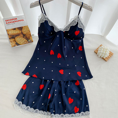 Női pizsama felsővel és rövidnadrággal