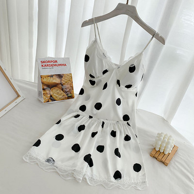 Női pizsama felsővel és rövidnadrággal