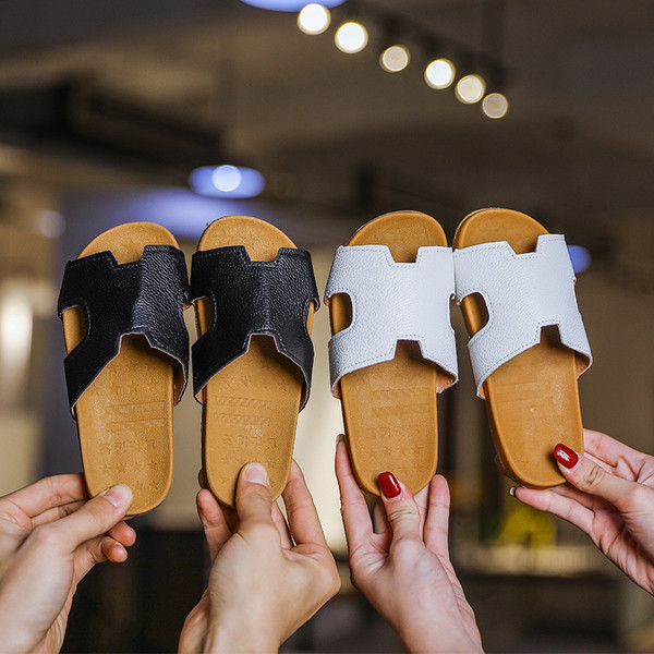 Papuci moderni pentru copii in alb si negru - pentru baieti