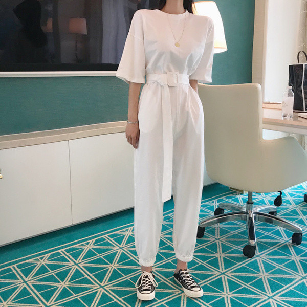 Női alkalmi kombiné rövid ujjú, övvel, rózsaszín és fehér színben