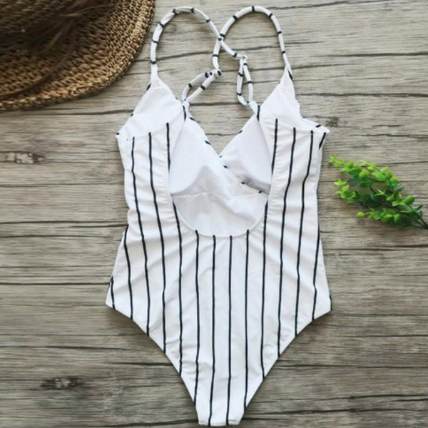 Aktuális női teljes fürdőruha fekete-fehér színben