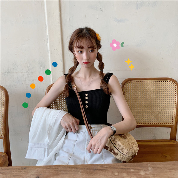 Rövid, gombos női felső