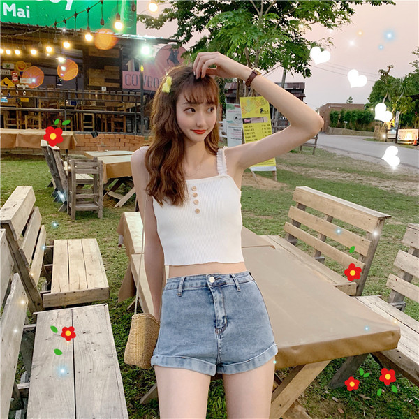 Rövid, gombos női felső