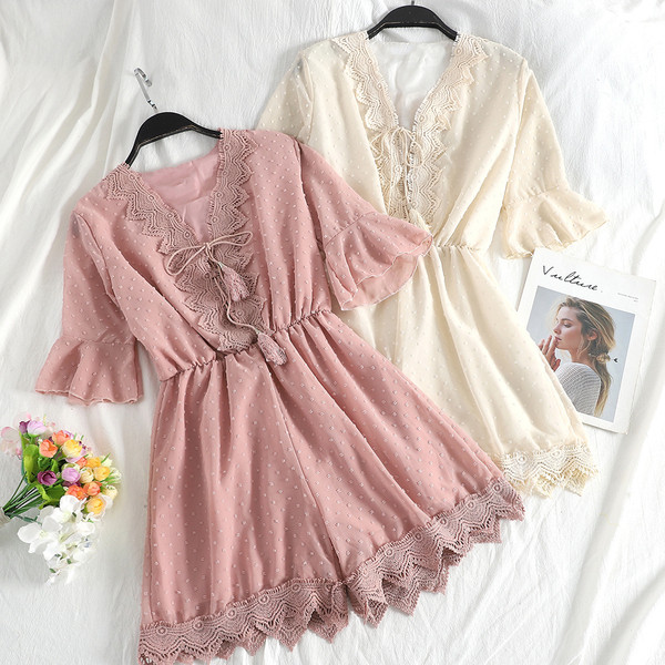 Modern női rövid jumpsuit V-nyakkal és nyakkendővel, három színben