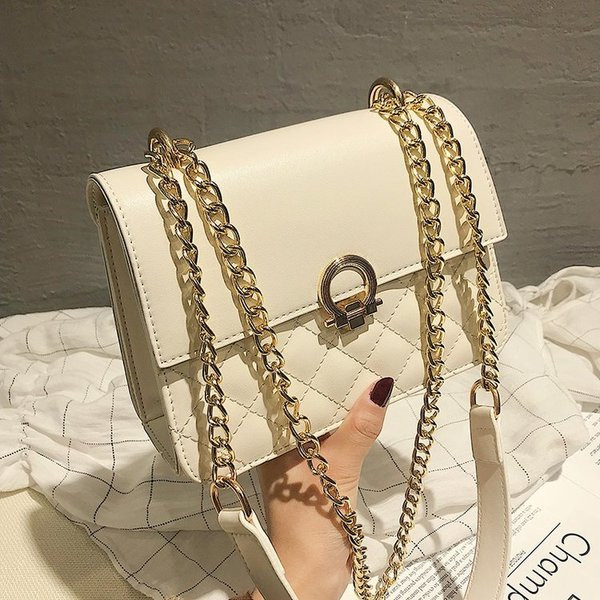 Stílusos női táska fém rögzítéssel