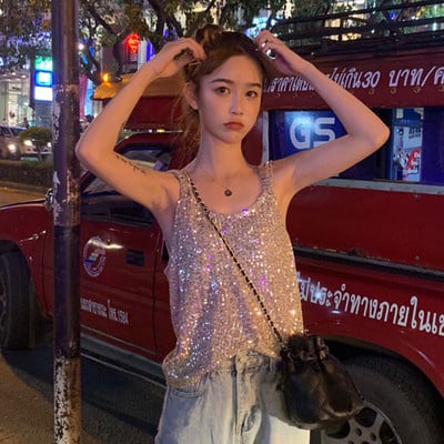 Női felső flitterekkel