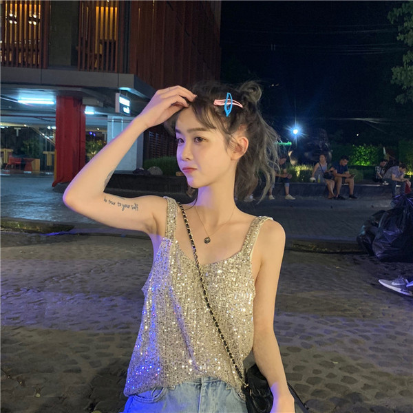 Női felső flitterekkel