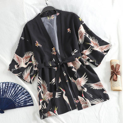 Modern női fürdőköpeny övvel és különböző mintákkal