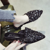 Aktuális női papucs két színben - hegyes modell díszkövekkel