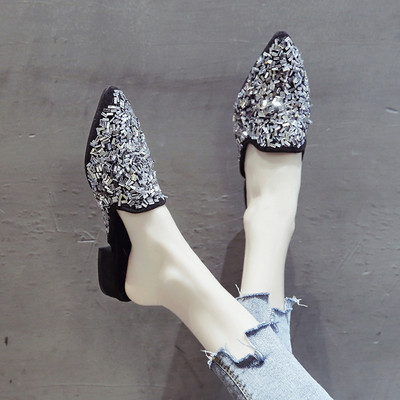 Aktuális női papucs két színben - hegyes modell díszkövekkel