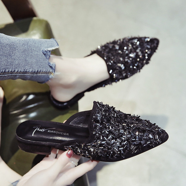 Aktuális női papucs két színben - hegyes modell díszkövekkel