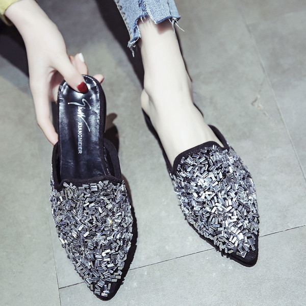 Aktuális női papucs két színben - hegyes modell díszkövekkel