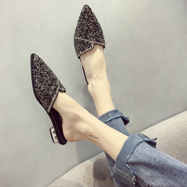 Stílusos női papucs kétféle kivitelben - hegyes modell