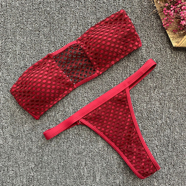 Új fürdőruha modell barna, piros és sárga színekben