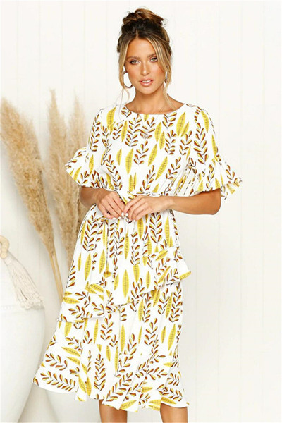 Stílusos női ruha 3/4 ujjal, fehér színben