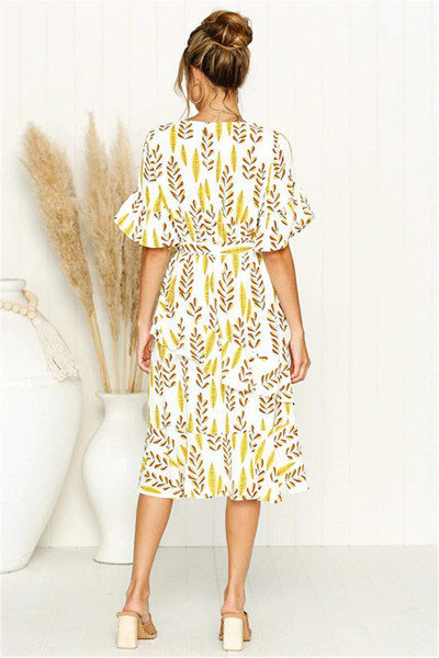 Stílusos női ruha 3/4 ujjal, fehér színben