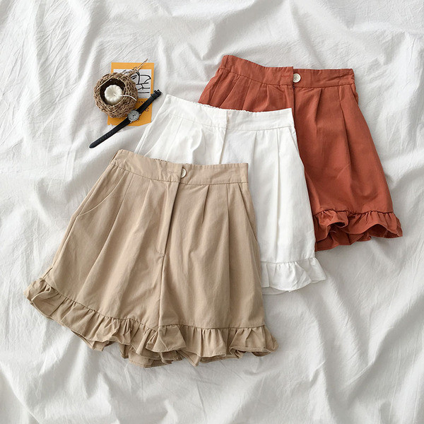 Дамски къс панталон с интересен набор в три цвята