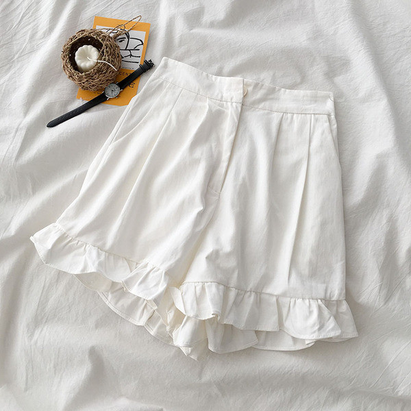 Дамски къс панталон с интересен набор в три цвята